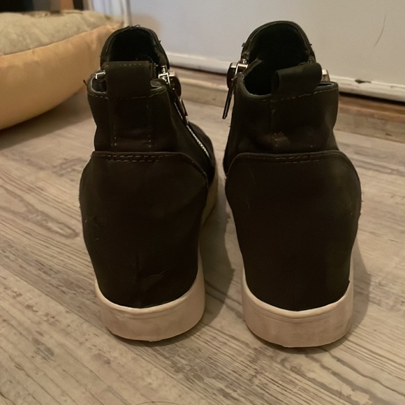 Size 6 Steve Madden wedge sneakers. CAMO. - Picture 5 of 9